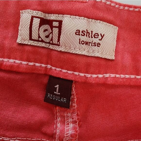 5/$25 L.E.I Ashley low rise jean shorts - Picture 3 of 3